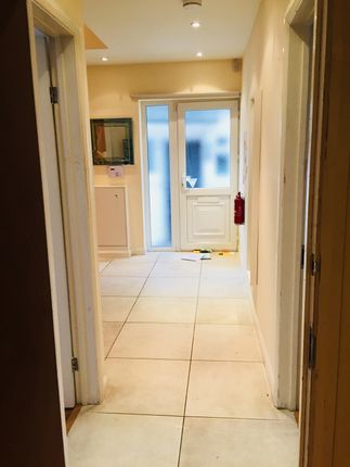14, Robin Lane, London photo 5