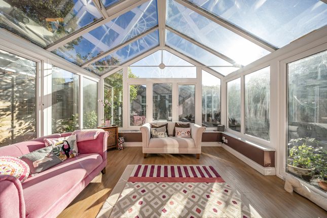 23, Cotswold Close, Kingston Upon Thames photo 4