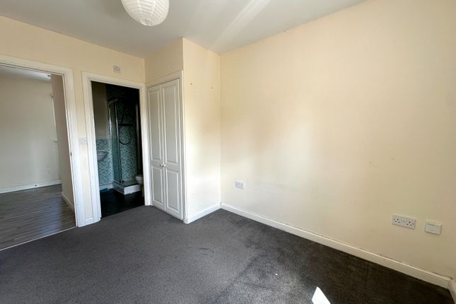 82, Merton Way, Walsall photo 3