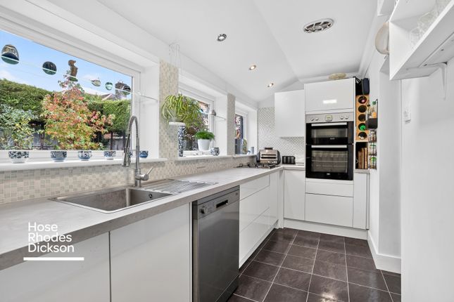 32, Landguard Road, Isle of Wight photo 4