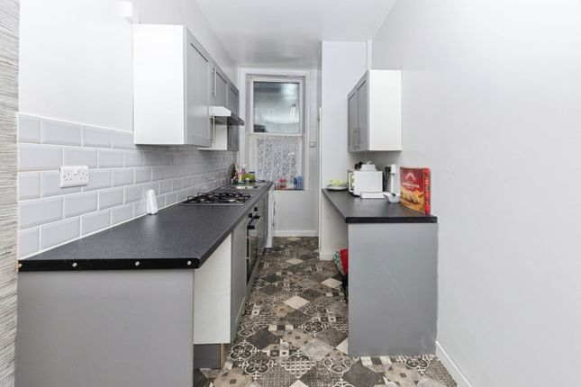 11, Chestnut Street, West Yorkshire photo 3