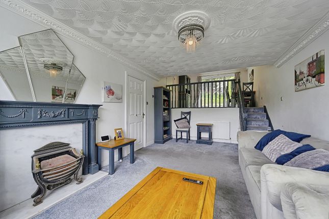 25, Gloucester Drive, Oldham photo 4