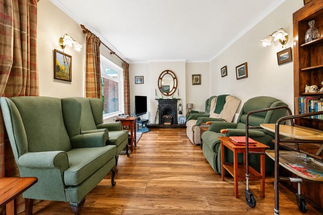 13, Maple Grove, Droitwich photo 4