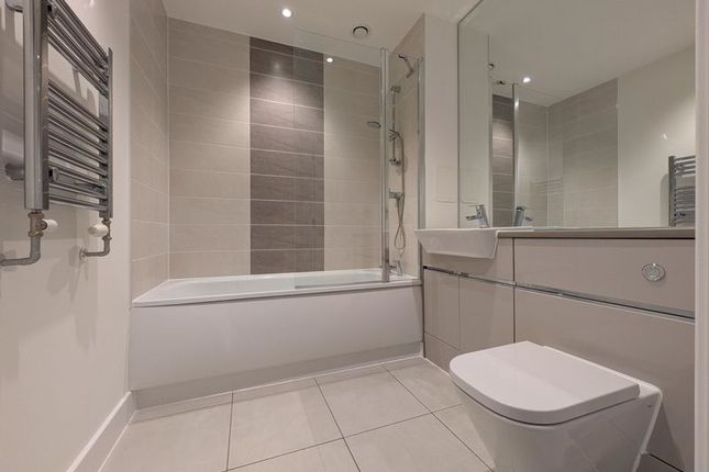 44 Baileys House, Charles Clowes Walk, London photo 4