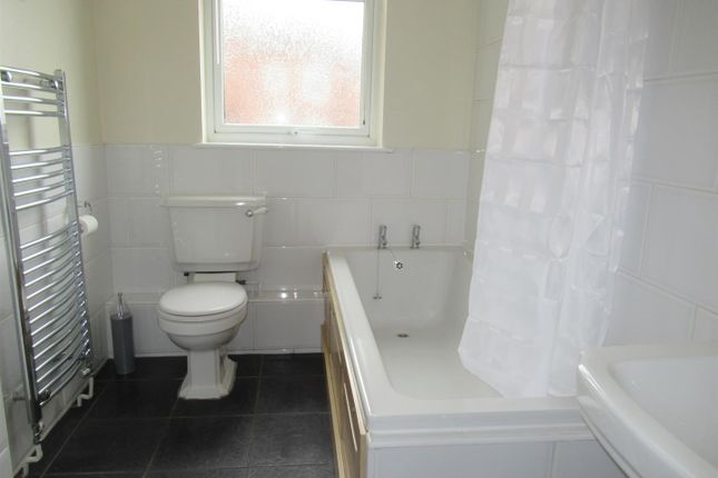 Terraced house to rent in East View, Kippax, Leeds