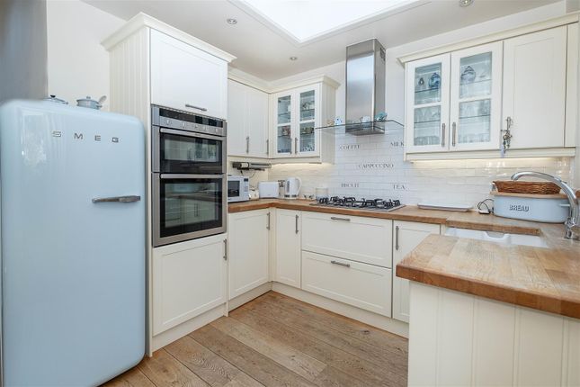 Rose Cottage, 3, Giggs Hill Road, Thames Ditton photo 4
