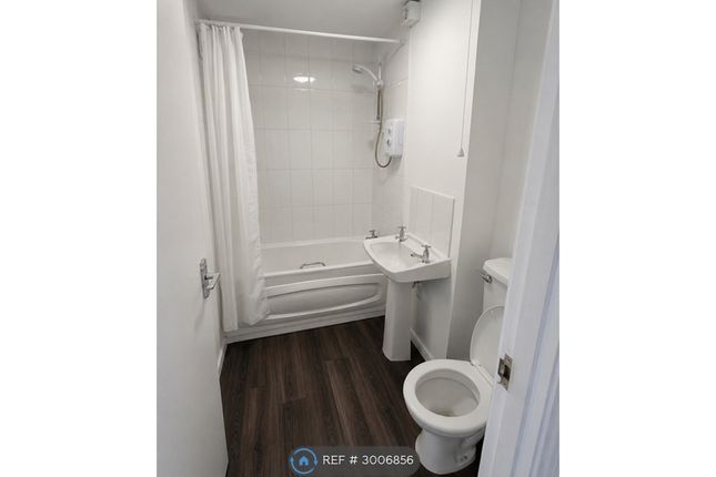 Flat, Alexandra Court Warburton Lane, Manchester photo 4