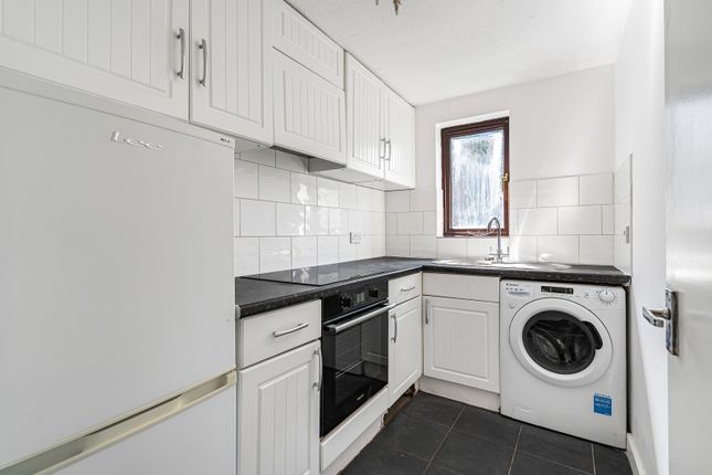 1 Kestrel House,, Weydon Lane, Farnham photo 2