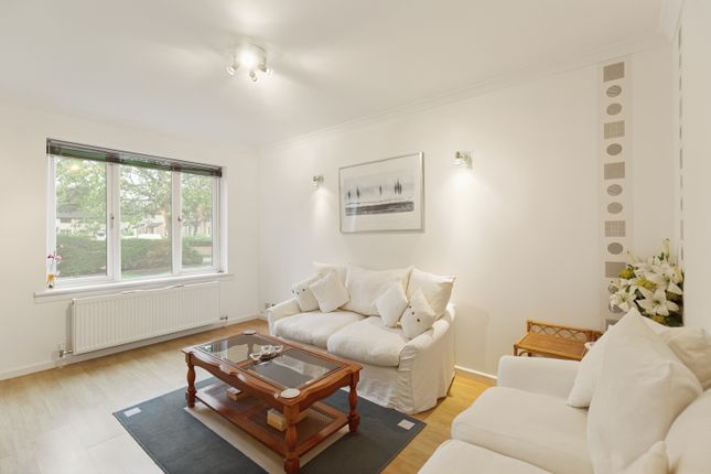 39, Craigieburn Gardens, Glasgow photo 2