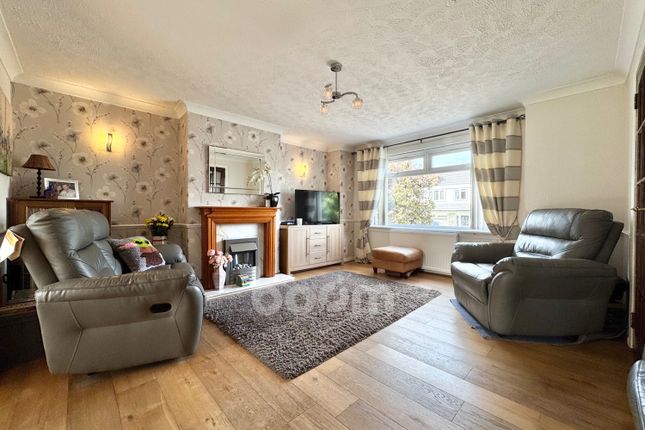 64, Crummock Gardens, Beith photo 2