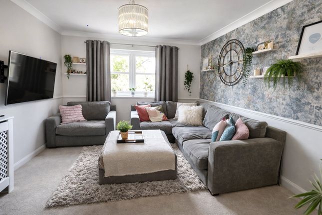 3A, Oakley Close, Surrey photo 2
