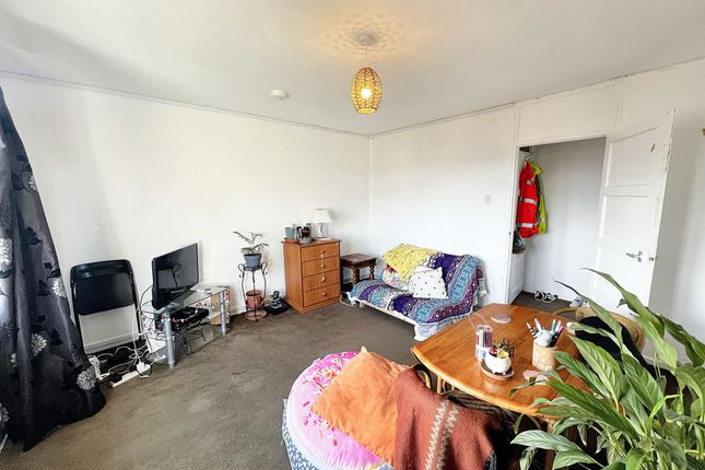 96 Rosemary Close, Coventry photo 2