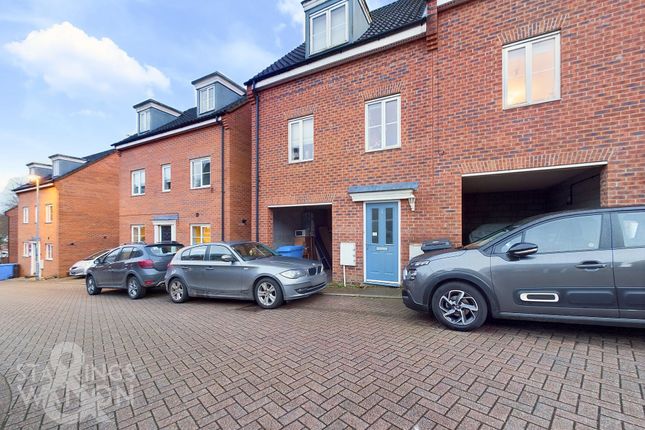 Thumbnail Town house for sale in Attoe Walk, Norwich