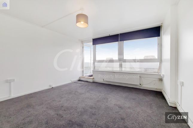 Flat to rent in Waterview House, Carr Street, London
