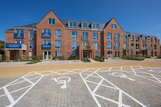 Thumbnail Flat for sale in Wycombe Lane, Wooburn Green, High Wycombe