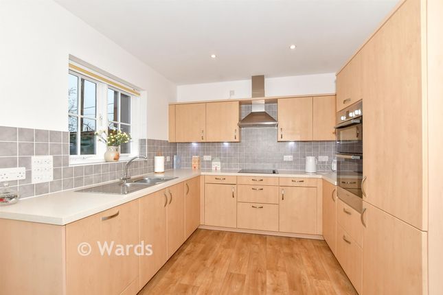 11, Fitzwalters Meadow, Canterbury photo 2