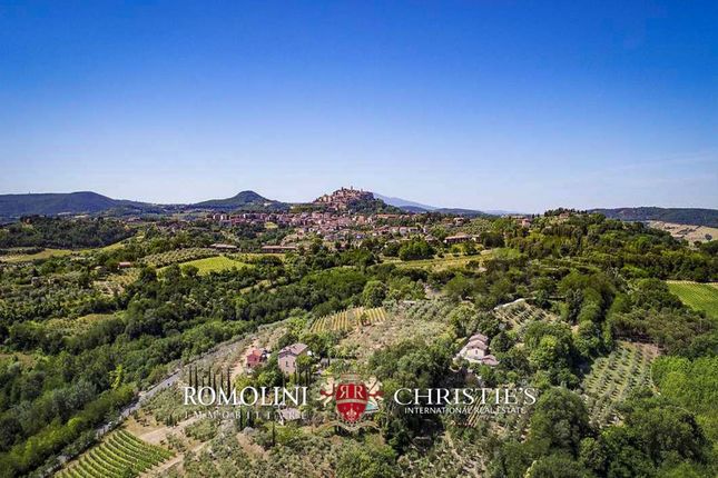 Villa for sale in Montepulciano, Tuscany, Italy