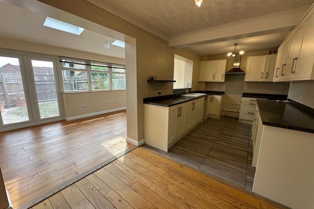 12 Flatford Close, Stowmarket photo 2