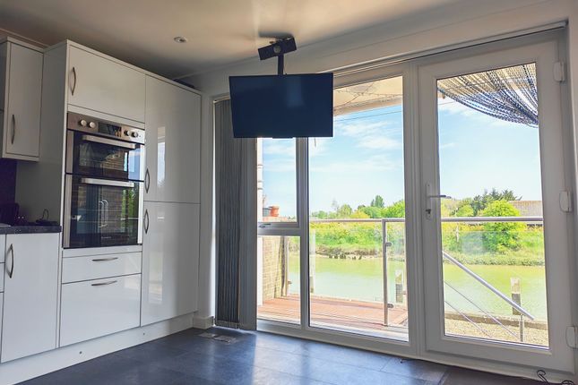 Flat 13, The Boathouse Rock Channel Quay, Rye photo 3