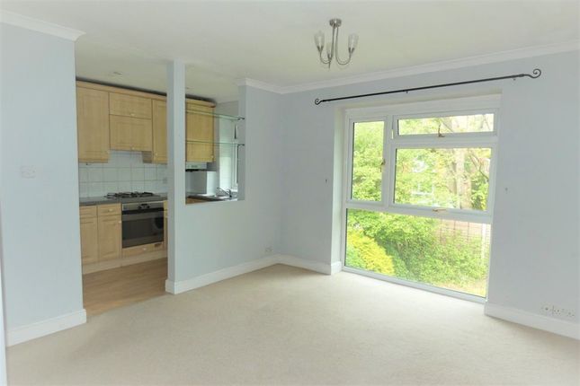 Flat to rent in Griffin Way, Great Bookham, Bookham, Leatherhead