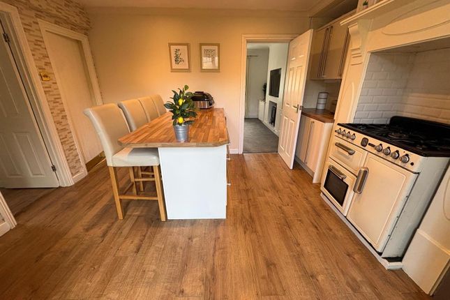 18, Russell Road, Bradford photo 3