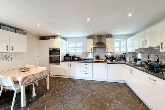 20, Tatlow Chase, West Sussex photo 2