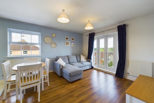 11, Rawlinson Road, Crawley photo 2