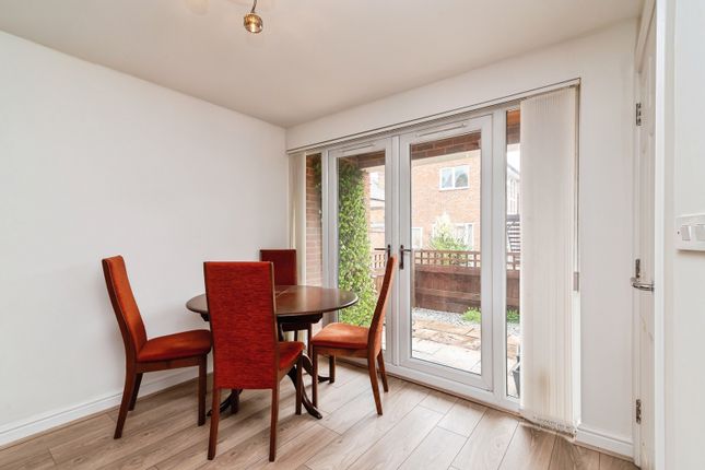 4, Shires Drive, Nottingham photo 3