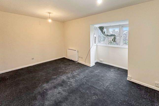 Clarkes Drive, Uxbridge photo 2