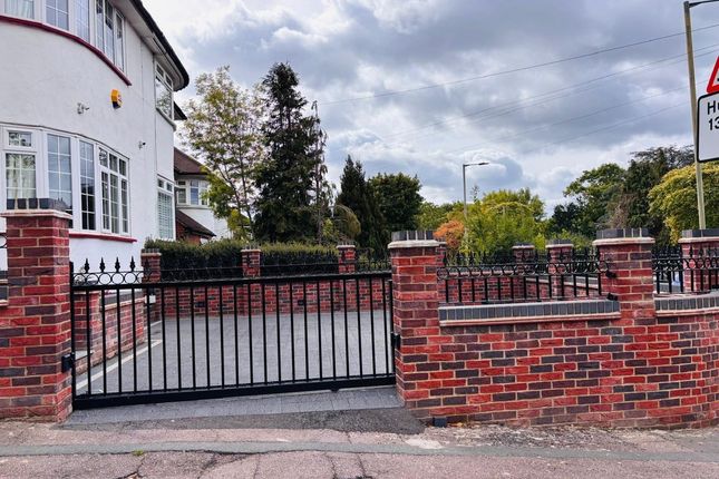 3-bed house on 223, Hampden Way, LONDON, £2,950/mo