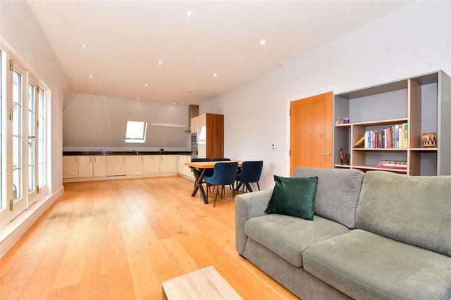 Flat for sale in Russell Hill, West Purley, Surrey