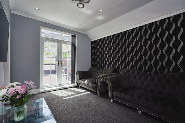 23, Hollingwood Mount, Bradford photo 4