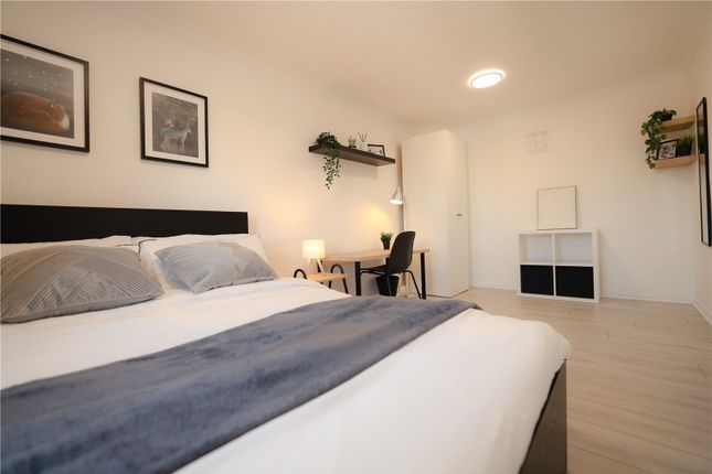 Room 1, 307, Rochfords Gardens, Berkshire photo 2