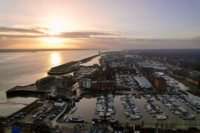Flat for sale in Martins Court, Hull