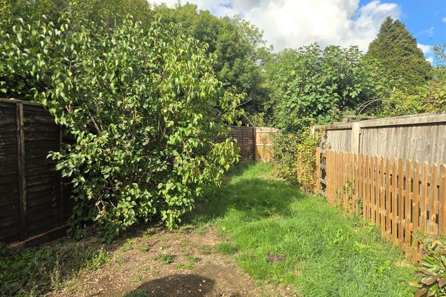 25, Kent End, Swindon photo 2