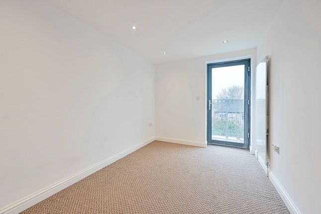 Flat for sale in Greenford Road, Greenford