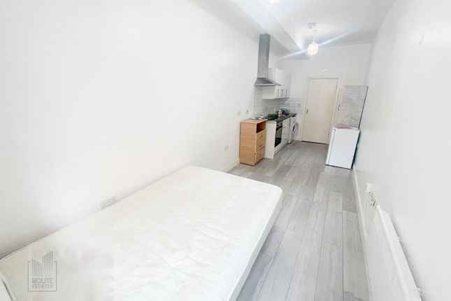 Thumbnail Studio to rent in Southwold Road, Upper Clapton