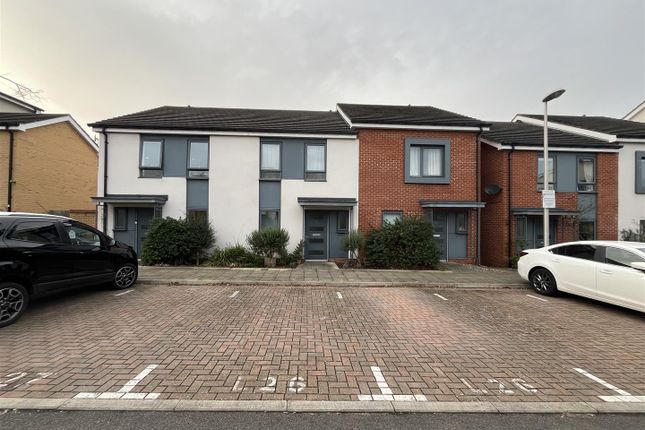 Thumbnail Property for sale in Padworth Avenue, Reading