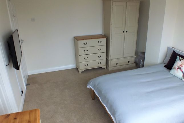 Room to rent in Delamere Road, Earley, Reading