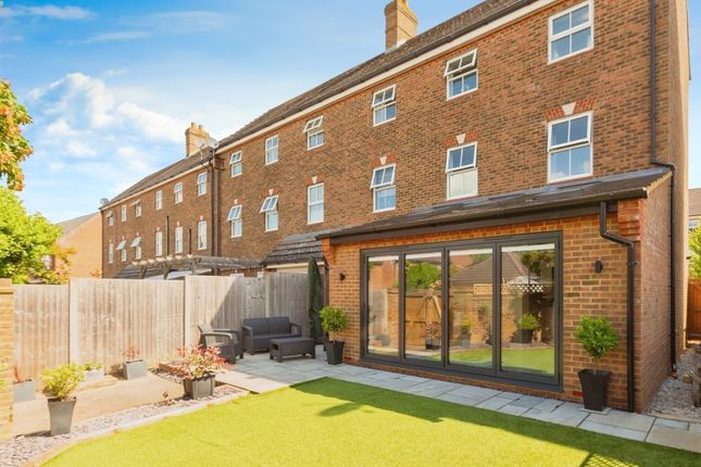 Thumbnail Town house for sale in Disraeli Square, Fairford Leys, Aylesbury