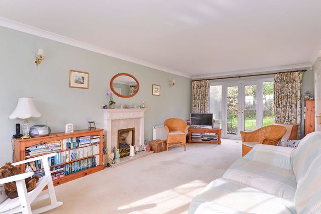 33 Pondfield Road, Horsham photo 3
