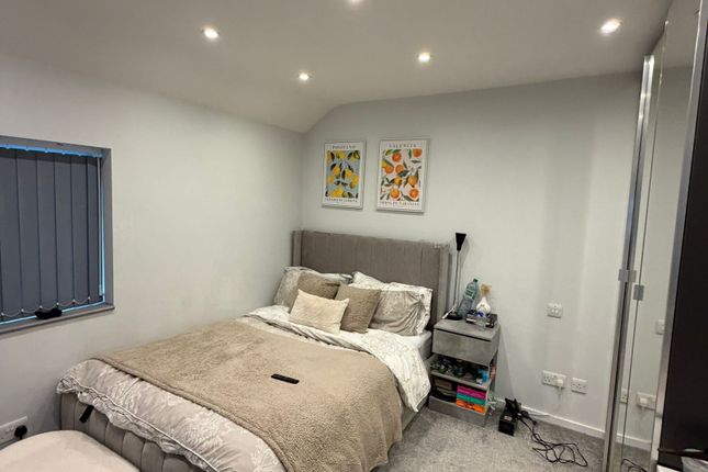 4 St Martins Road, West Drayton photo 5