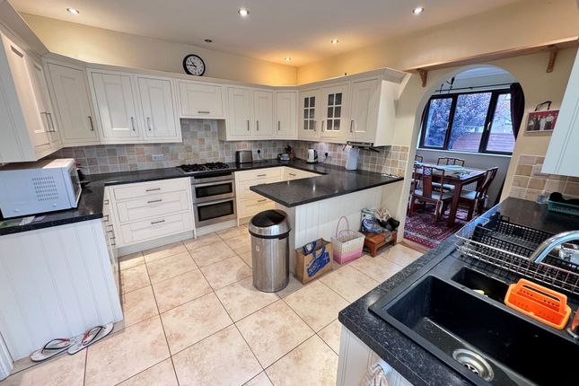 9 Heyworth Road, High Peak photo 2