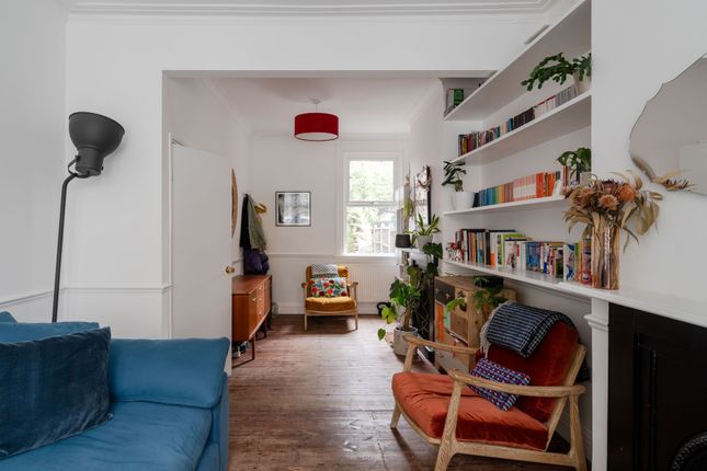 35 Newport Road, London photo 3