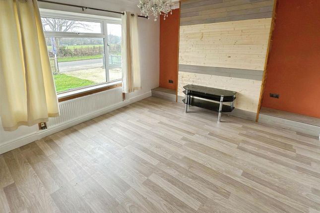 4, Mills Drive, Lowestoft photo 2