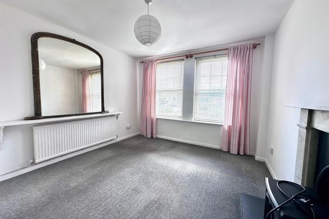 8, Kennington Road, Ashford photo 2