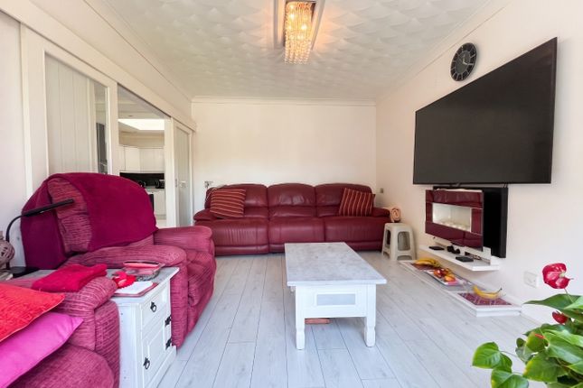 39 Hillary Crescent, Luton, Bedfordshire photo 4