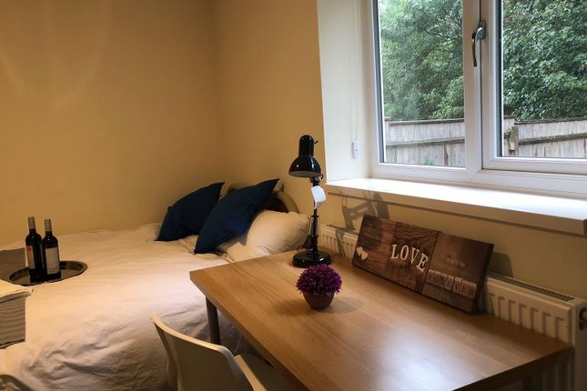 Room to rent in Charter Avenue, Coventry
