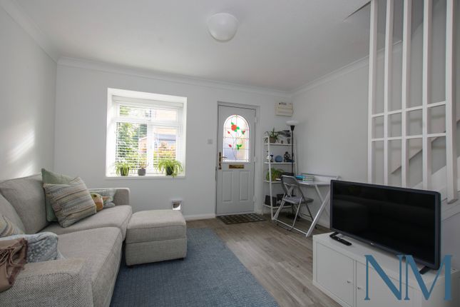 41 Oakfields, Worth, Crawley photo 2