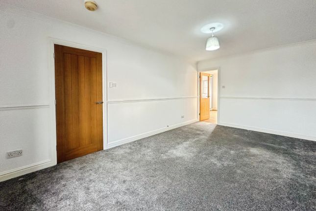 15, Roskruge Close, Helston photo 2